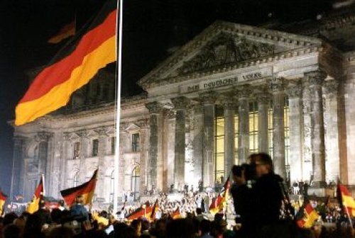 Vor dem Reichstagsgebäude